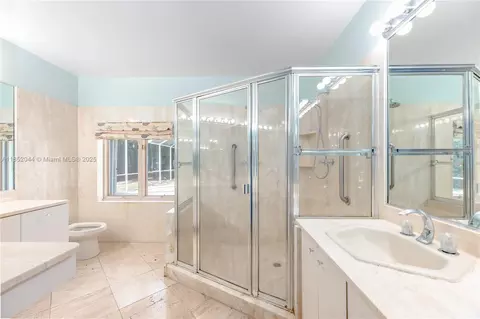 Bath - 330 Pacific Rd, Key Biscayne, FL 33149 photo 2 of 3