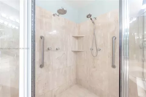 Bath - 330 Pacific Rd, Key Biscayne, FL 33149 photo 3 of 3