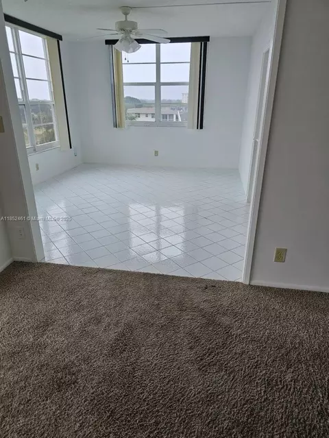 575 Oaks Ln #701, Pompano Beach, FL 33069