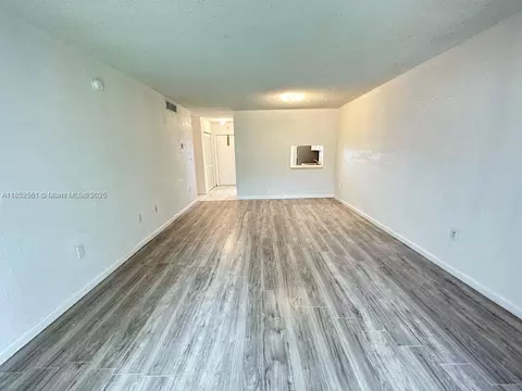 505 NW 177th St #111, Miami Gardens, FL 33169