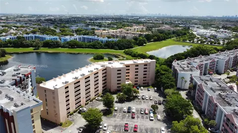 9688 Fontainebleau Blvd #504, Miami, FL 33172