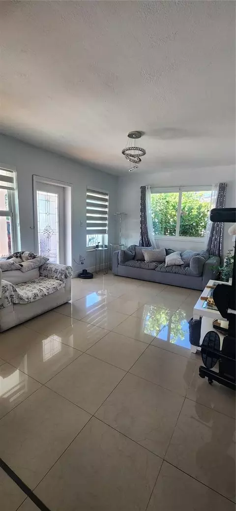 802 E 30th St, Hialeah, FL 33013