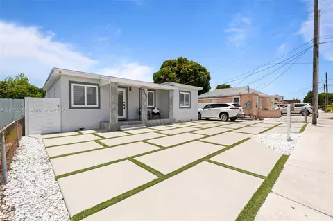 Exterior - 4205 E 10th Ave, Hialeah, FL 33013 photo 3 of 4