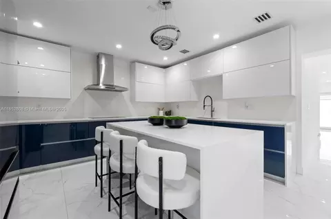 Kitchen - 4205 E 10th Ave, Hialeah, FL 33013 photo 5 of 6