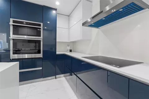 Kitchen - 4205 E 10th Ave, Hialeah, FL 33013 photo 3 of 6