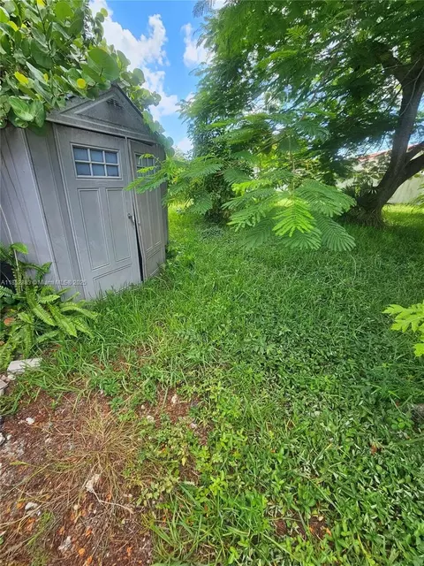 0 E 52, Hialeah, FL 33013 photo 3