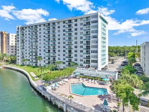 2841 NE 163rd St #710, North Miami Beach, FL 33160