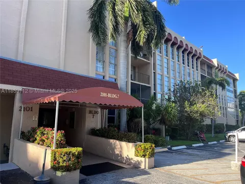 2101 Atlantic Shores Blvd #309, Hallandale Beach, FL 33009