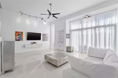 3936 NE 168th St #7, North Miami Beach, FL 33160