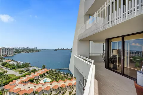 4000 Towerside Ter #PH9, Miami, FL 33138