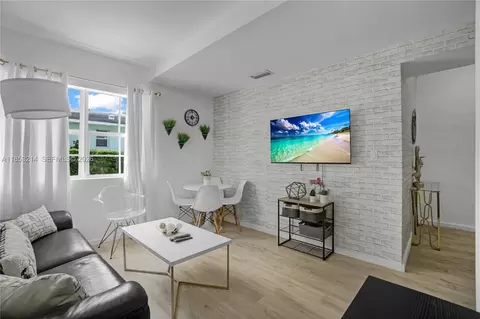 810 7th St #107, Miami Beach, FL 33139