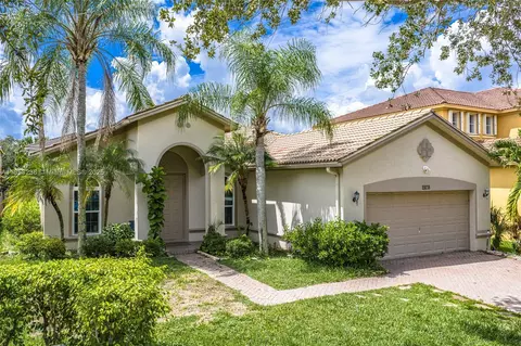 19138 Stonebrook St, Weston, FL 33332