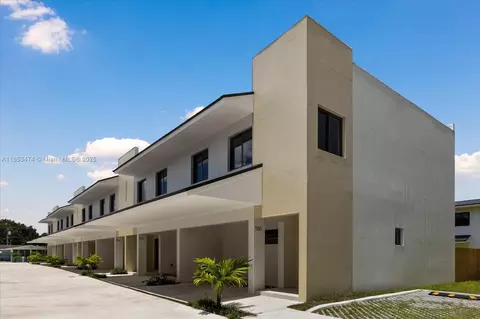 562 NW 7th St #1, Florida City, FL 33034