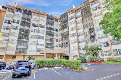 1100 Saint Charles Pl #504, Pembroke Pines, FL 33026