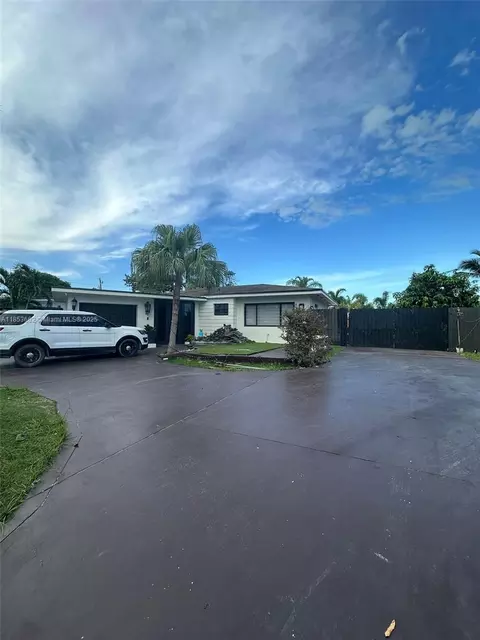 19361 NW 1st Ct, Miami Gardens, FL 33169