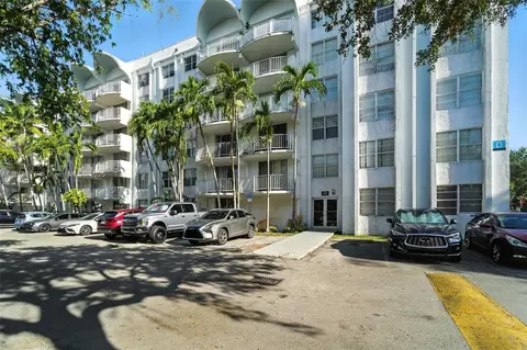 496 NW 165th St Rd #D-211, Miami, FL 33169