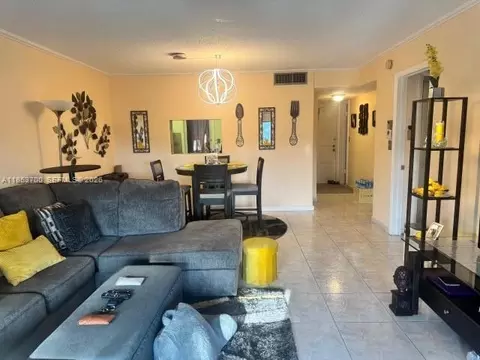 4270 NW 40th St #306, Lauderdale Lakes, FL 33319