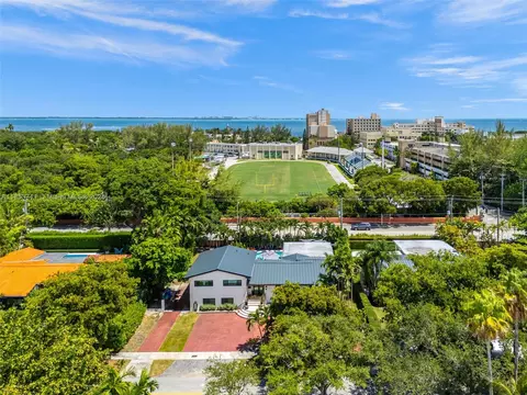 View/Area - 251 E Shore Dr E, Miami, FL 33133 photo 3 of 8