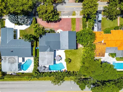 View/Area - 251 E Shore Dr E, Miami, FL 33133 photo 1 of 8