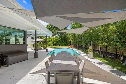 Exterior - 251 E Shore Dr E, Miami, FL 33133 photo 5 of 8