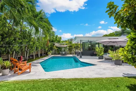 Exterior - 251 E Shore Dr E, Miami, FL 33133 photo 3 of 8