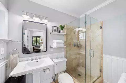Bath - 251 E Shore Dr E, Miami, FL 33133 photo 2 of 3