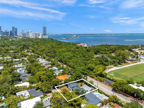 View/Area - 251 E Shore Dr E, Miami, FL 33133 photo 6 of 8