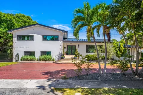 Exterior - 251 E Shore Dr E, Miami, FL 33133 photo 7 of 8