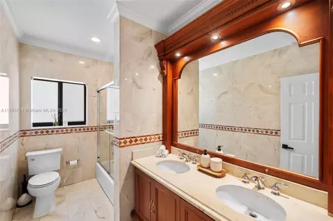 Bath - 251 E Shore Dr E, Miami, FL 33133 photo 3 of 3