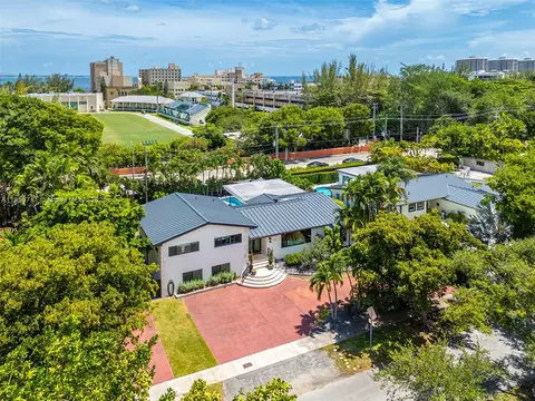 View/Area - 251 E Shore Dr E, Miami, FL 33133 photo 2 of 8