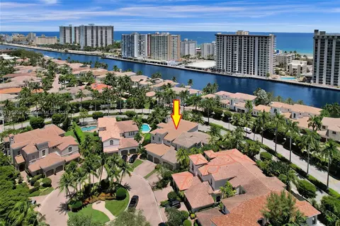 822 E Spinnaker Dr E, Hollywood, FL 33019