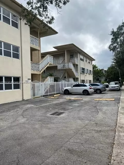 1958 Monroe St #208, Hollywood, FL 33020