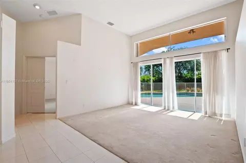Living - 4635 NW 99th Ln, Coral Springs, FL 33076 photo 4 of 6