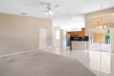 Living - 4635 NW 99th Ln, Coral Springs, FL 33076 photo 6 of 6