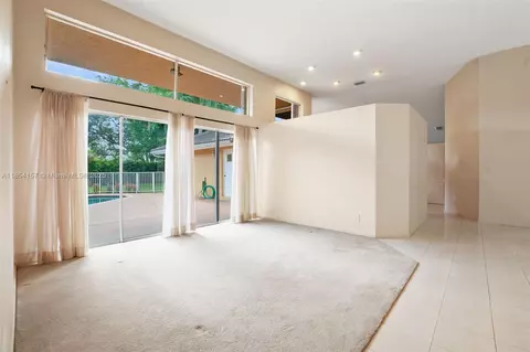 Living - 4635 NW 99th Ln, Coral Springs, FL 33076 photo 2 of 6