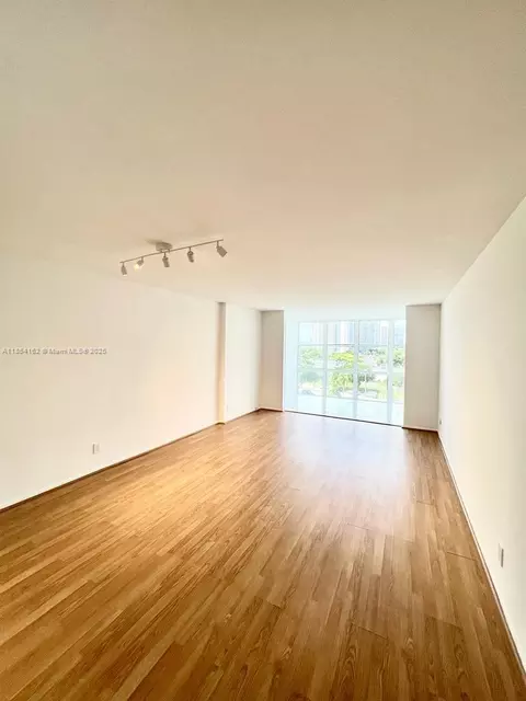 800 Parkview Dr #605, Hallandale Beach, FL 33009