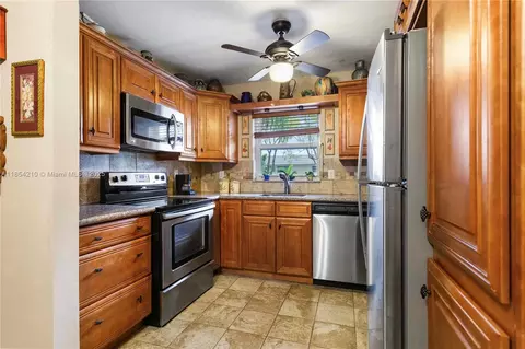 1425 Arthur St #205A, Hollywood, FL 33020