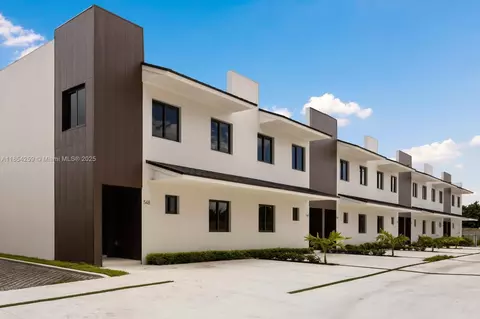 540 NW 7th St #3, Florida City, FL 33034