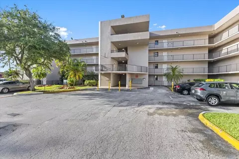 8500 NW 8th St #205, Miami, FL 33126