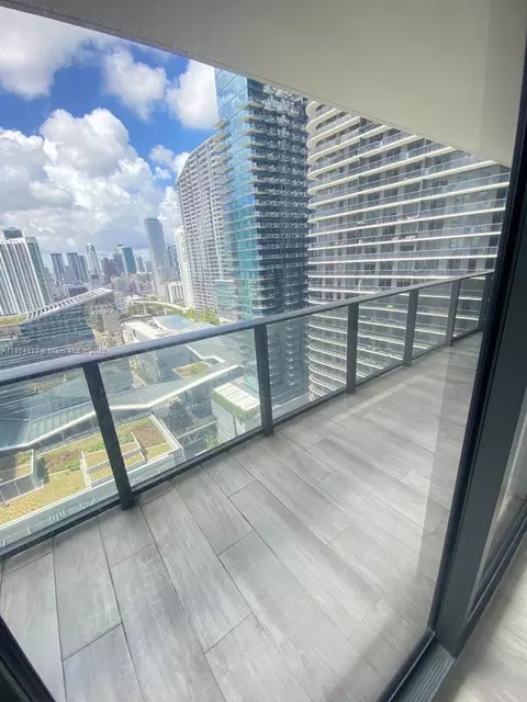 45 SW 9th St #2510, Miami, FL 33130