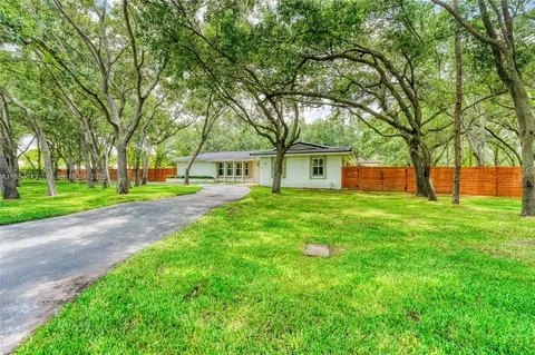 7715 SW 122nd St, Pinecrest, FL 33156