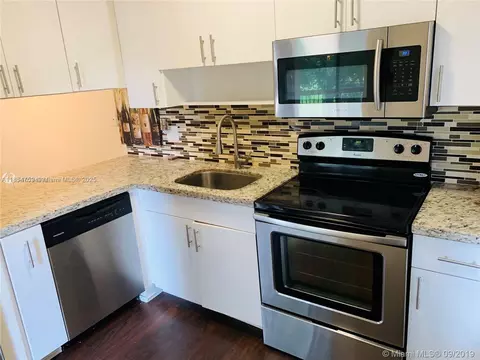 4017 N University Dr #207, Sunrise, FL 33351