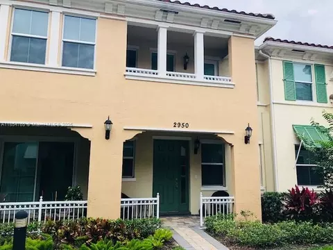 2950 St Thomas Dr, Hollywood, FL 33024