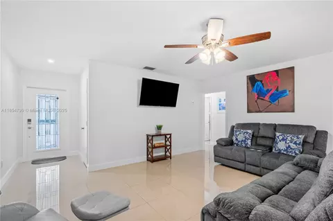 7417 Twin Sabal Dr, Miami Lakes, FL 33014 photo 3