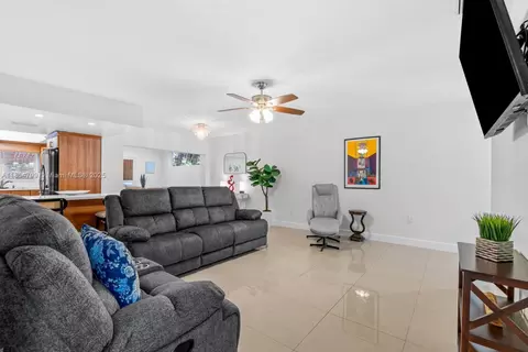 7417 Twin Sabal Dr, Miami Lakes, FL 33014 photo 5