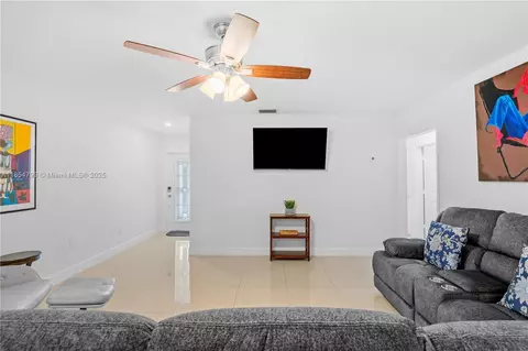 7417 Twin Sabal Dr, Miami Lakes, FL 33014 photo 4