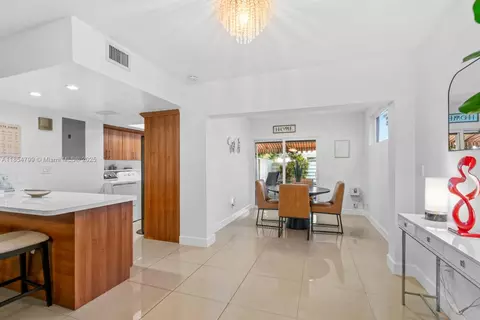 7417 Twin Sabal Dr, Miami Lakes, FL 33014 photo 8