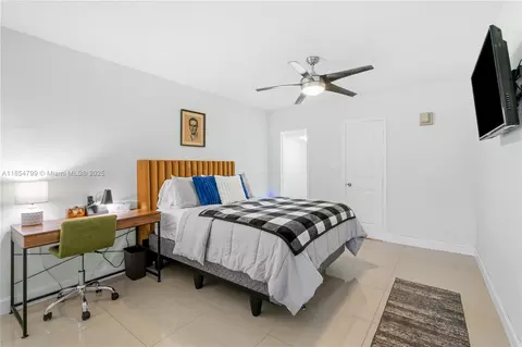 7417 Twin Sabal Dr, Miami Lakes, FL 33014 photo 13