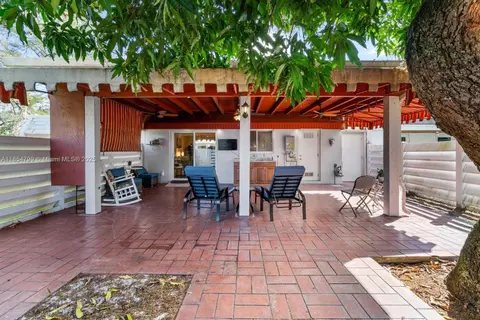 7417 Twin Sabal Dr, Miami Lakes, FL 33014 photo 21