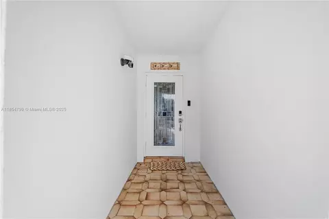 7417 Twin Sabal Dr, Miami Lakes, FL 33014 photo 2
